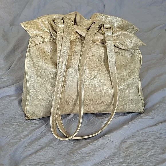 HOBO International Caliber in pearled silver metallic leather - Picture 11 of 16